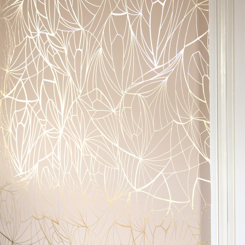 Leaf gold / nude pink wallpaper