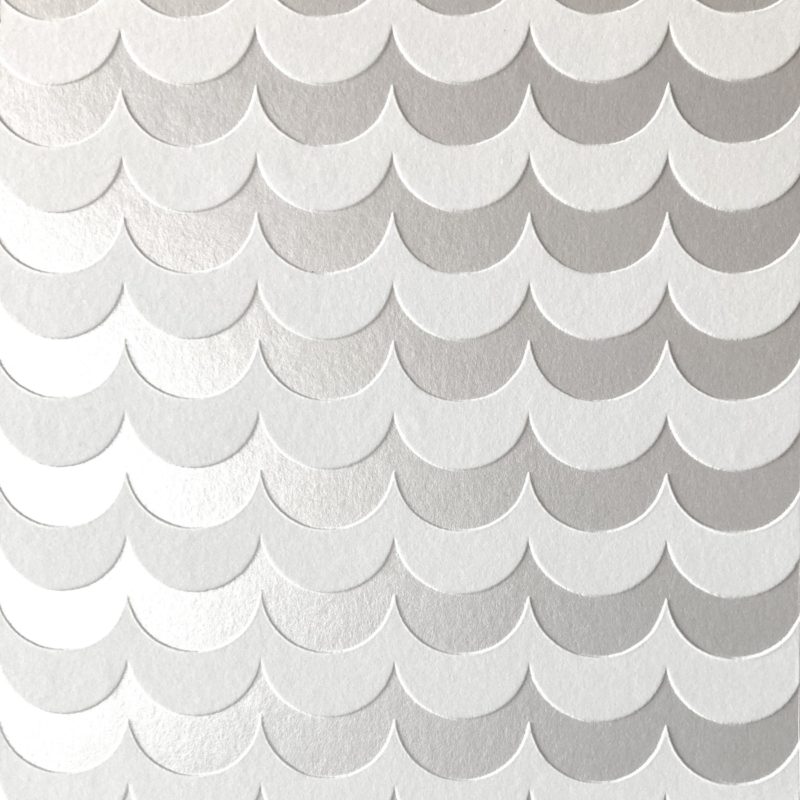 White silver scallop wallpaper